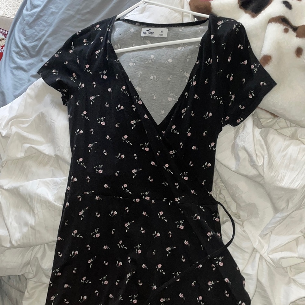 Size Medium Hollister dress - black floral